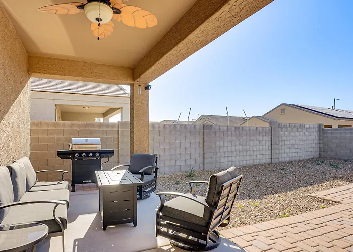 Fenced Yard + Outdoor Games: Home! Holiday home *