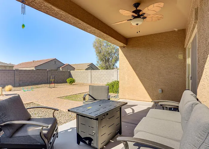 Fenced Yard + Outdoor Games: Home! Holiday home