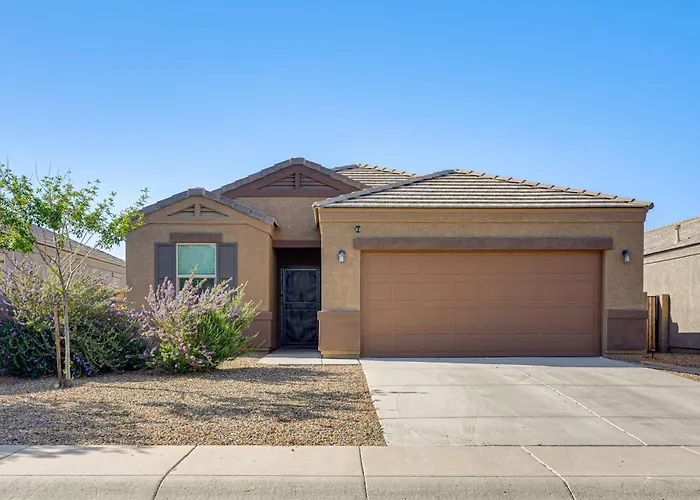 Fenced Yard + Outdoor Games: Home! *